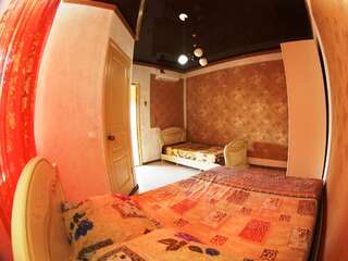 Гостевой дом Guest house on Shaumyana Новый Афон Трехместный номер «Комфорт» с душем-7